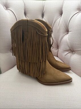 Universal Thread Tan Suede Fringe Western Ankle Boots